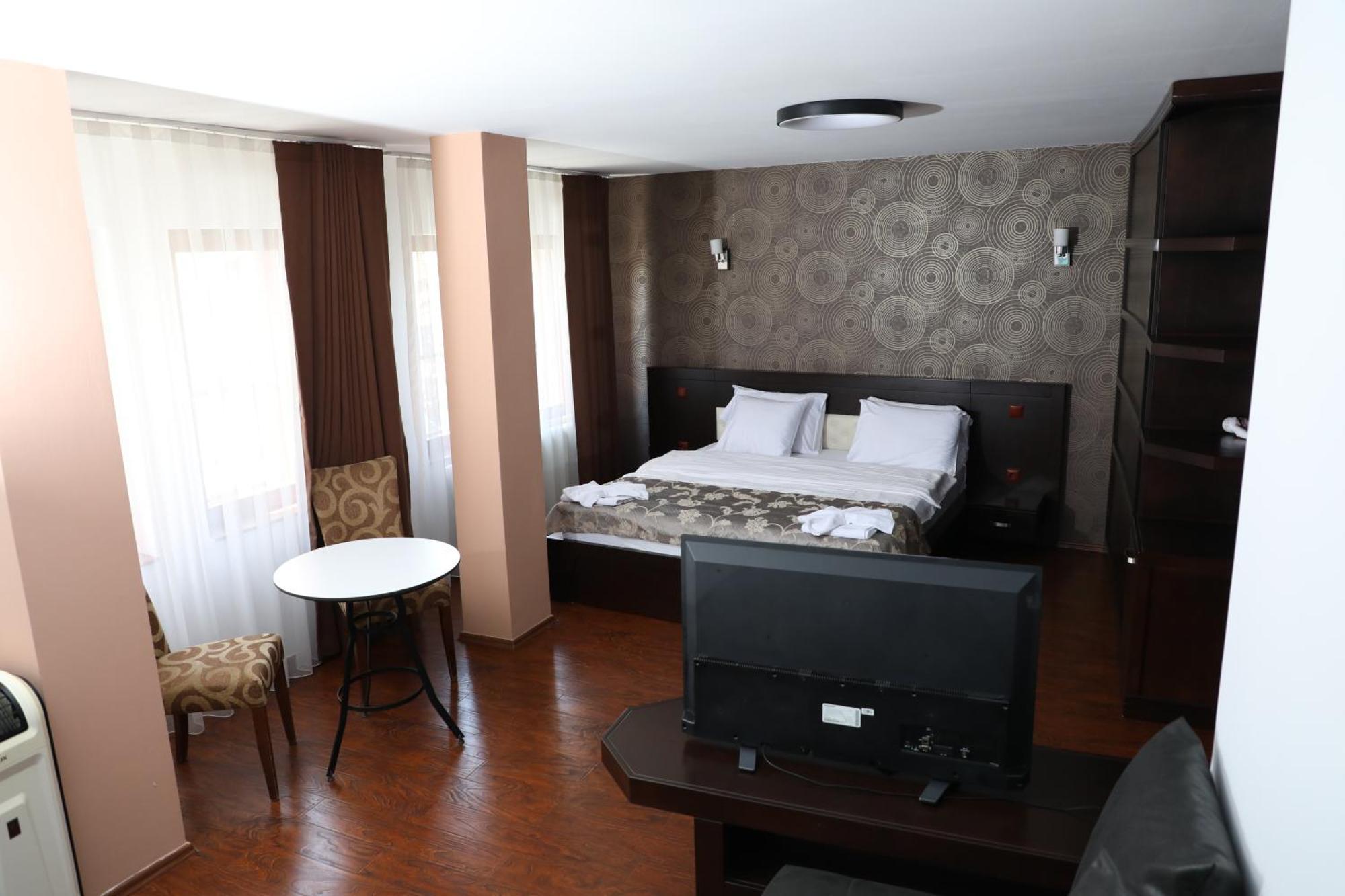 Bruti Hotel Прізрен Екстер'єр фото