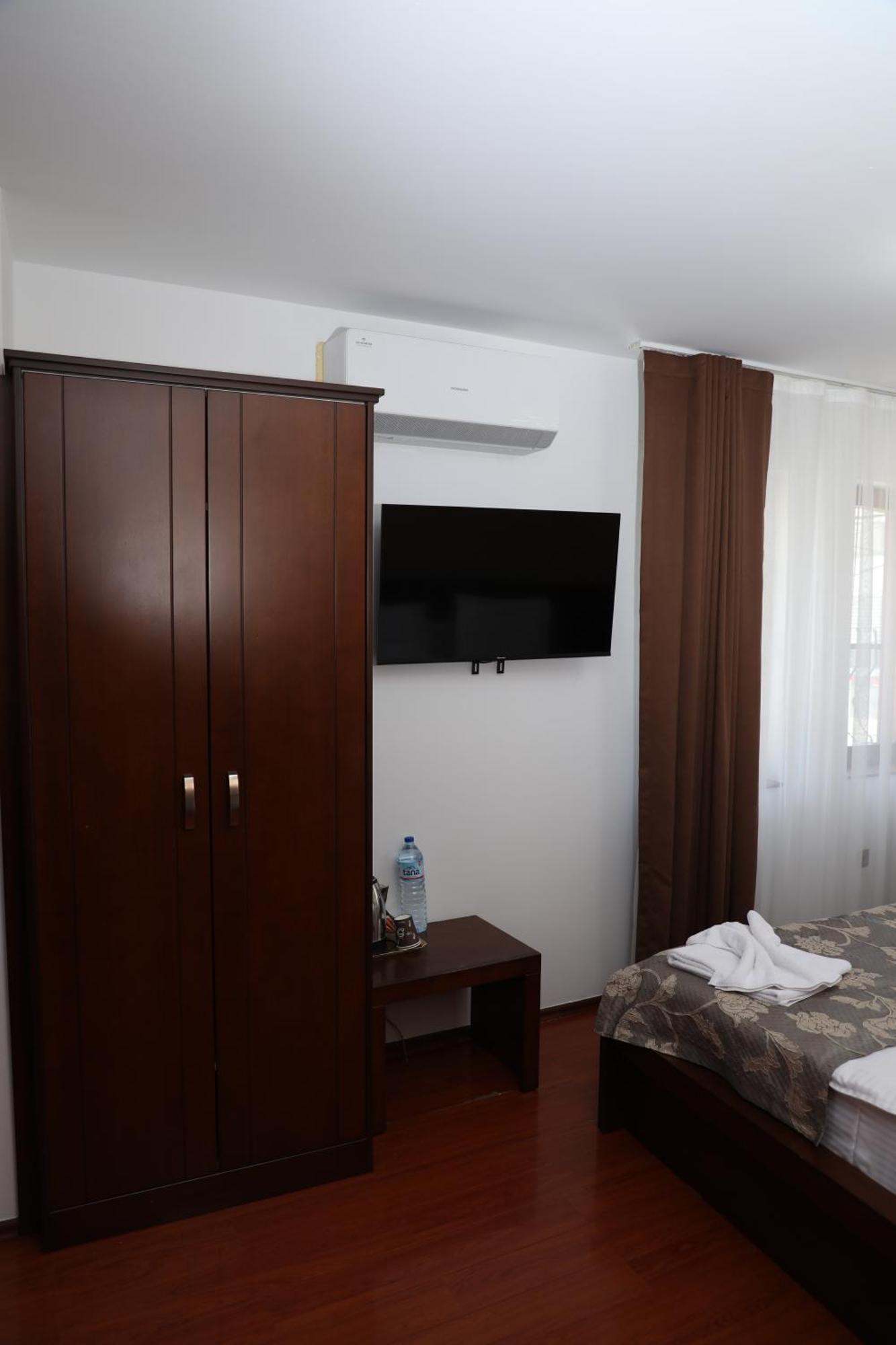 Bruti Hotel Прізрен Екстер'єр фото