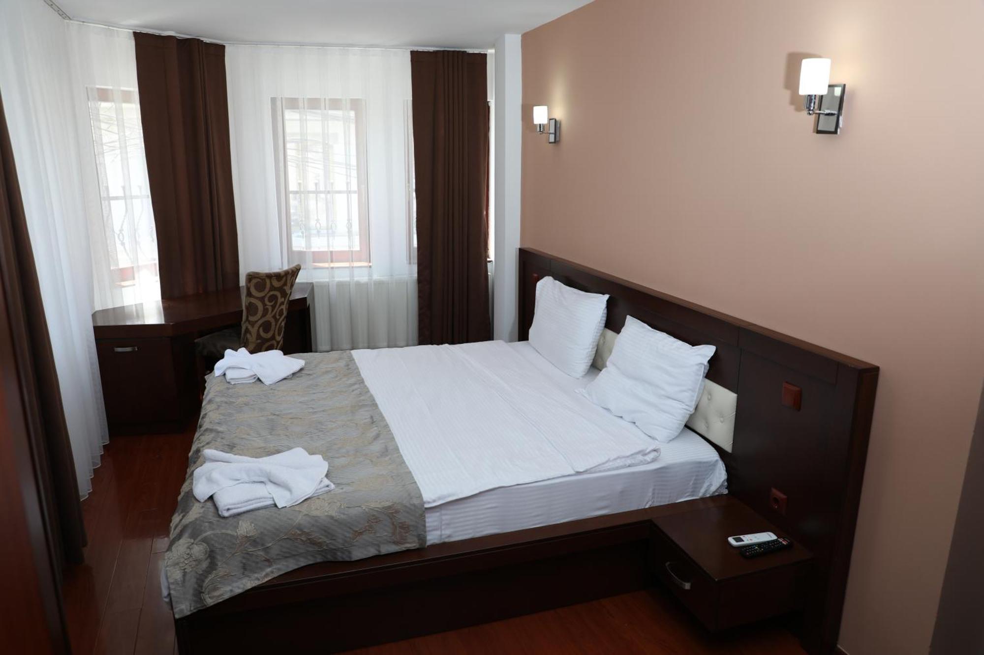 Bruti Hotel Прізрен Екстер'єр фото
