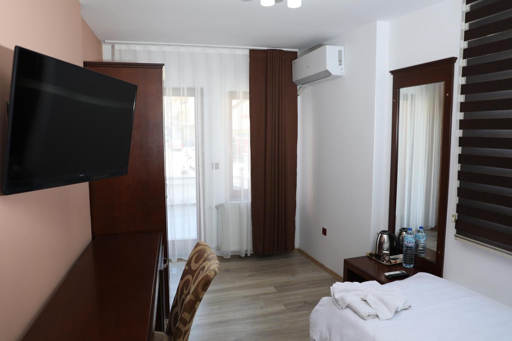 Bruti Hotel Прізрен Екстер'єр фото