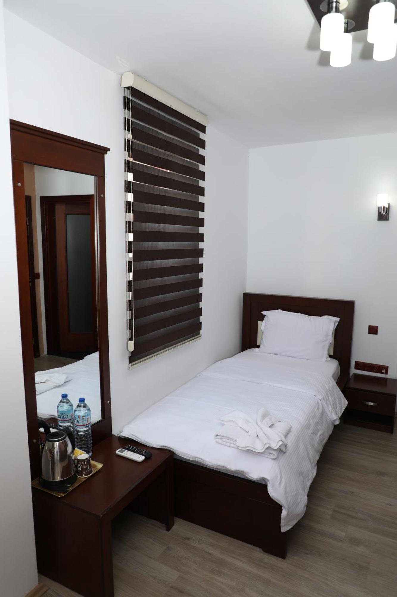 Bruti Hotel Прізрен Екстер'єр фото